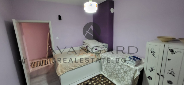 CENTRAL STATION! THREE BEDROOM FURNISHED!