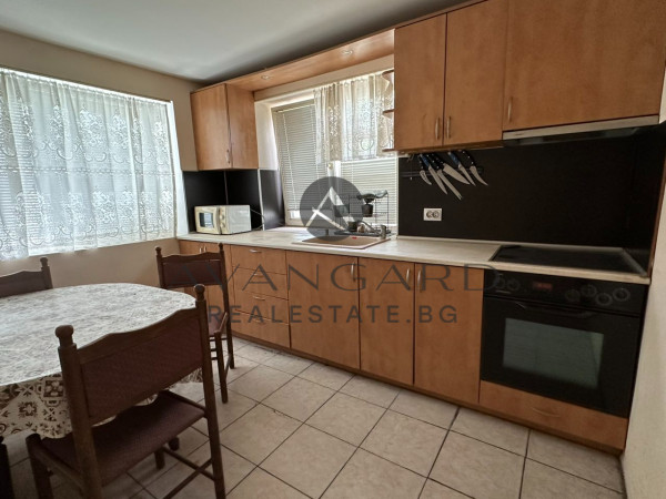 Independent house with yard and garage! Branipole!