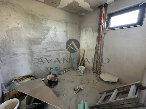 Две Къщи с Двор с.Костиево