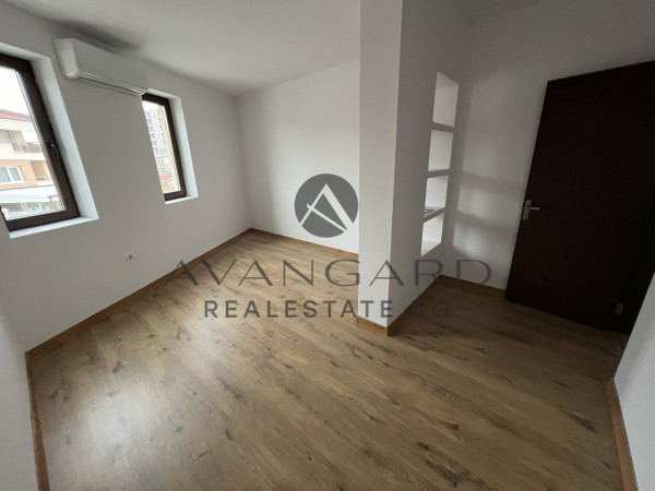 Spacious four-room maisonette with yard and veranda