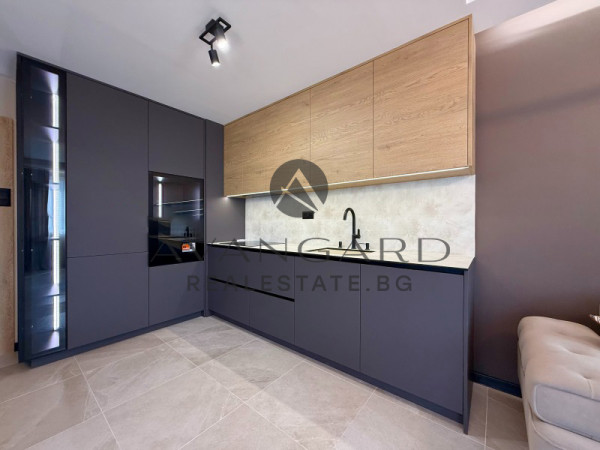 ДИЗАЙНЕРСКИ МНОГОСТАЕН АПАРТАМЕНТ