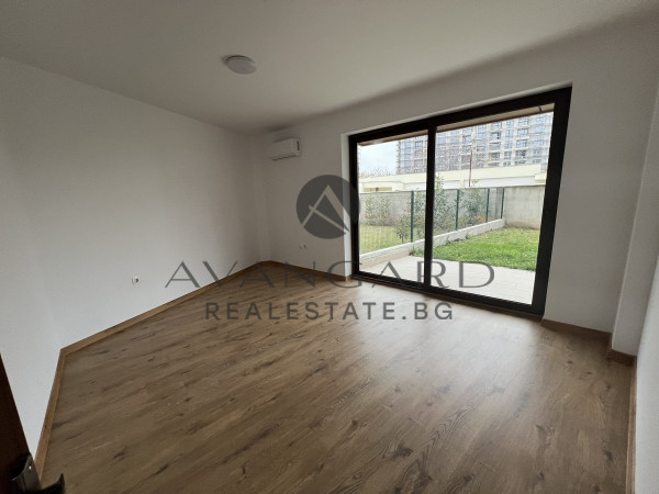Spacious four-room maisonette with yard and veranda