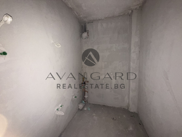 ТРИСТАЕН НЕОБЗАВЕДЕН! КАМЕНИЦА!