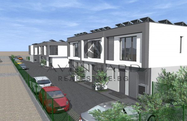 HOUSE WITH YARD AND PARKING SPACE
