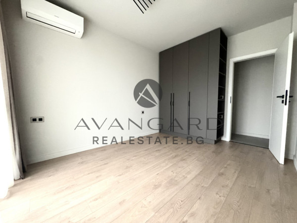 THREE-ROOM APARTMENT WITH ACT 16 WITH COURTYARD