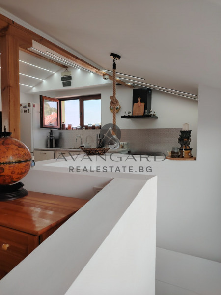 Three-storey house / Brestovitsa