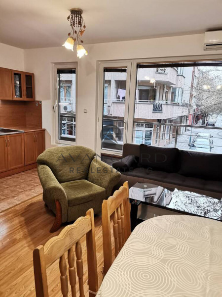 THREE BEDROOM FURNISHED! THE BREAKER!