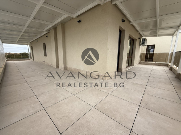 ТРИСТАЕН ЛУКСОЗЕН ПЕНТХАУС