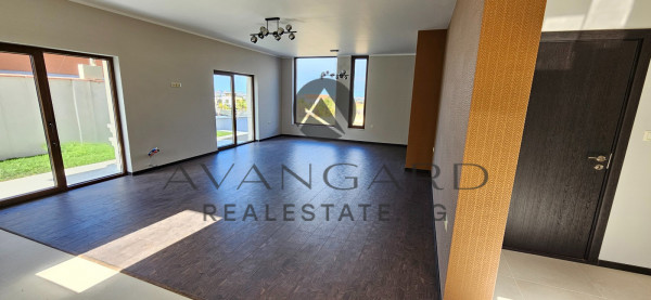 TWO-STOREY HOUSE Belashtitsa village