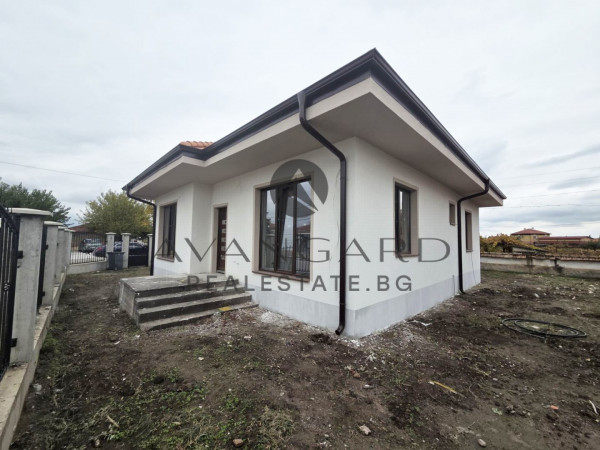 ЕКСКЛУЗИВНО !!! КЪЩА В С. МАНОЛЕ !!! ТРИ СПАЛНИ !!! ДВОР !!!АКТ 16 !!!