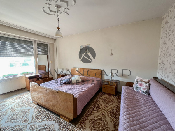 ДВУСТАЕН С ТРИ ОТДЕЛНИ СТАИ ДО  БЕЛИТЕ БРЕЗИ