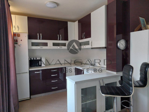 DETACHED HOUSE WITH YARD / Brestovitsa village