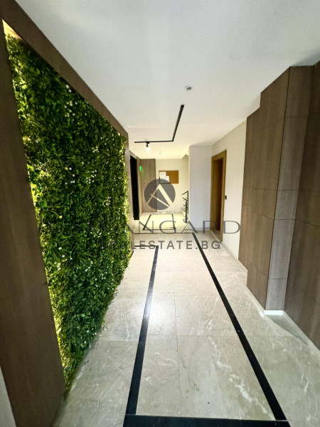 THREE-ROOM APARTMENT WITH ACT 16 WITH COURTYARD