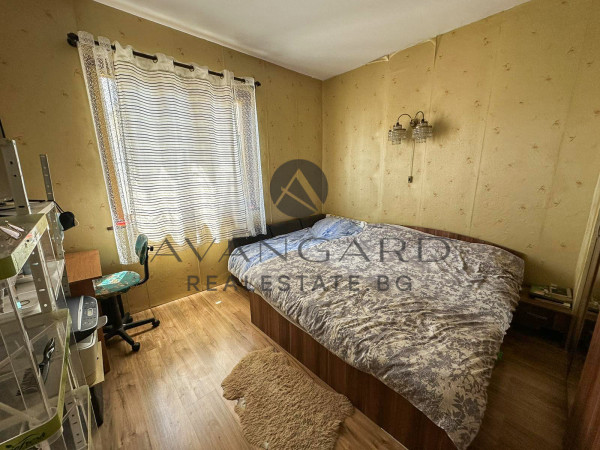 Spacious two -bedroom with four separate rooms / real square footage / south exposure / center