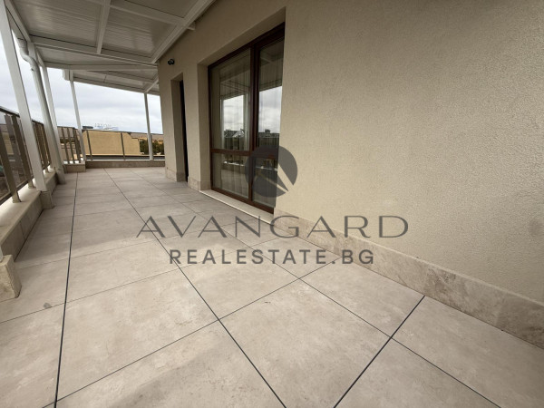 ТРИСТАЕН ЛУКСОЗЕН ПЕНТХАУС