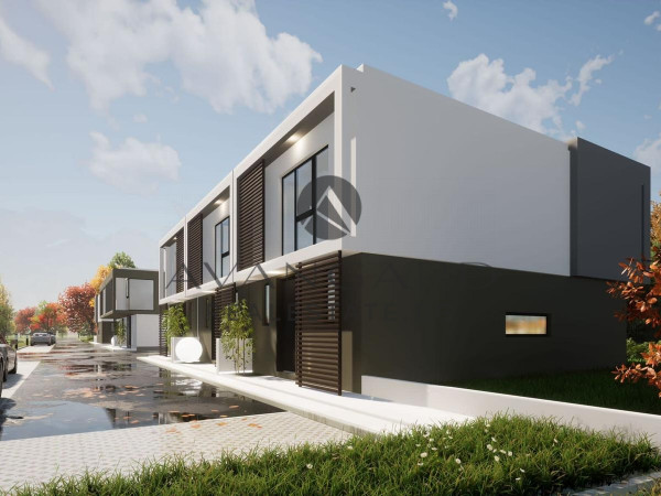 HOUSE WITH YARD AND PARKING SPACE