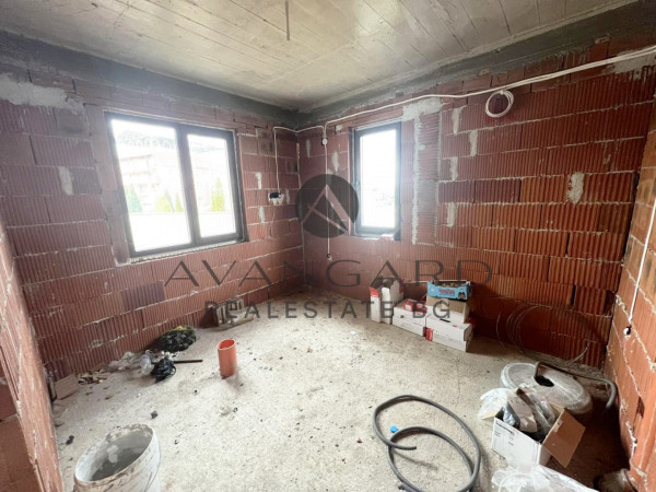 ДВУЕТАЖНА КЪЩА с.БЕЛАЩИЦА