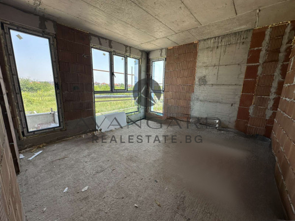 Spacious two -storey house with yard / in front of Act 16 / Belomorski