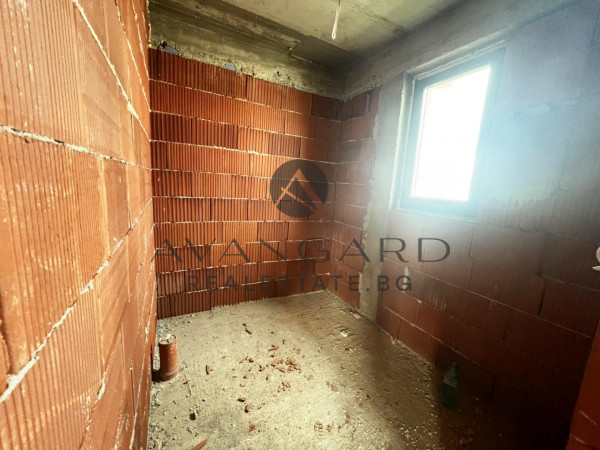 ДВУЕТАЖНА КЪЩА с.БЕЛАЩИЦА