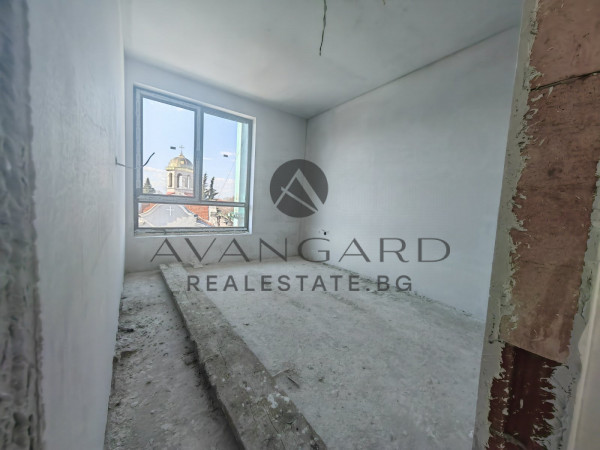 THREE-ROOM BOUTIQUE BUILDING UNDER CONSTRUCTION