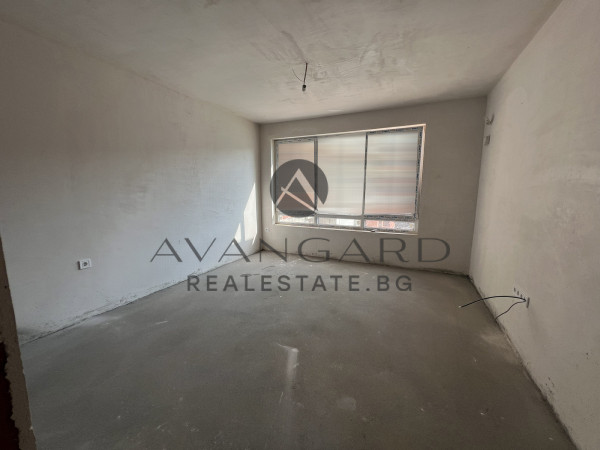 One bedroom apartment with south facing Act 16!