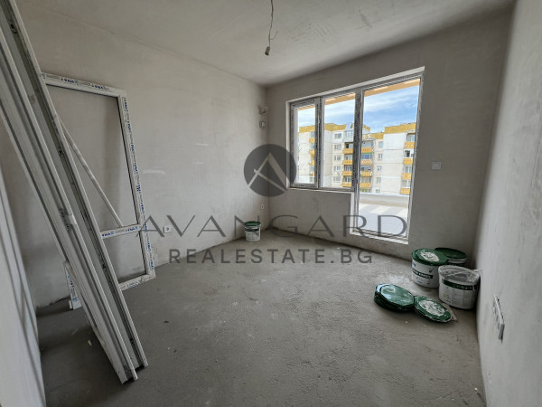 Spacious three -bedroom in front of Act 14 South