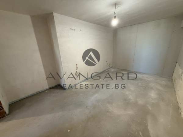 Two-room apartment with a yard on Bunardjika