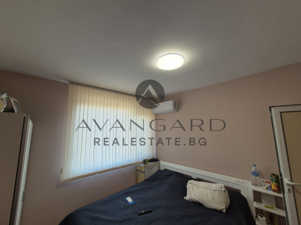 Two -bedroom apartment with underground parking space/ Kyuchuk Paris