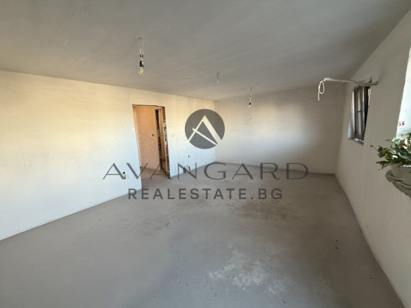 Two-room apartment with a yard on Bunardjika