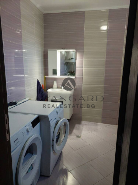 DETACHED HOUSE WITH YARD / Brestovitsa village