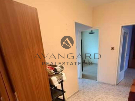 Двустаен с три отделни стаи до Камела