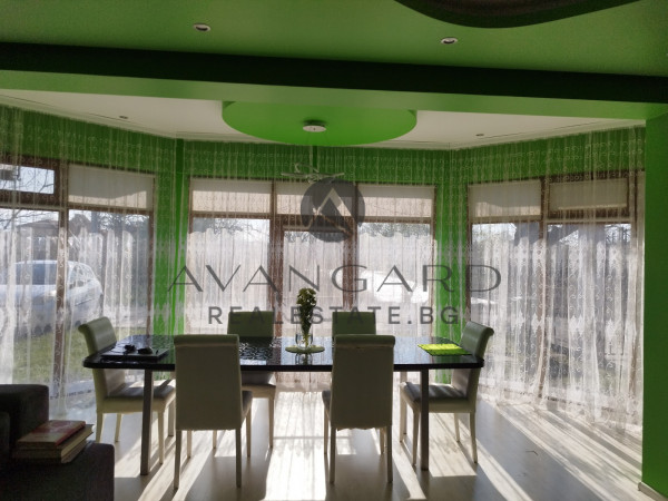 A spacious house with four bedrooms in Benkovski