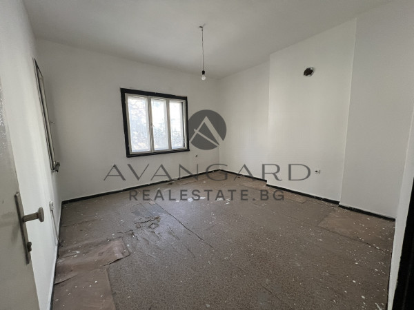 ЧЕТИРИСТАЕН С ВЪЗМОЖНОСТ ЗА ГАРАЖ  В КАМЕНИЦА 1