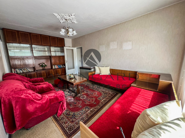 ДВУСТАЕН С ТРИ ОТДЕЛНИ СТАИ ДО  БЕЛИТЕ БРЕЗИ