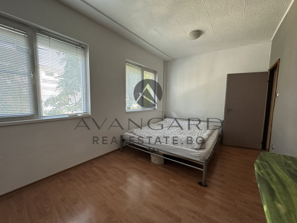 Spacious two -bedroom / real square footage / south exposure