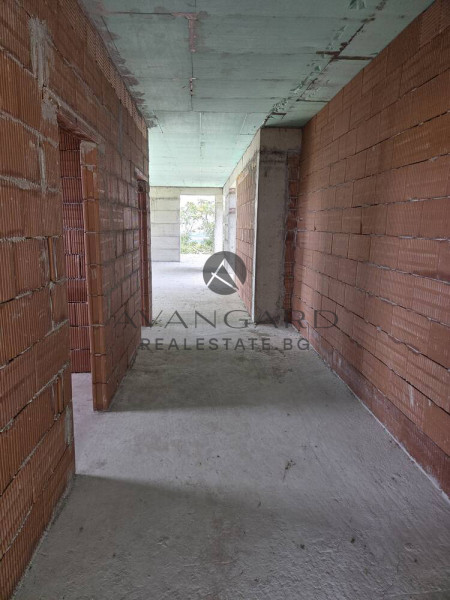 САМОСТОЯТЕЛНА КЪЩА С ДВОР / с. Брестник