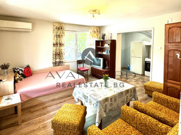 Two -storey house with a yard in the village of Kalekovets!