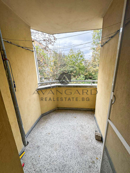 ДВУСТАЕН АПАРТАМЕНТ /  У-ЩЕ Д. ТАЛЕВ