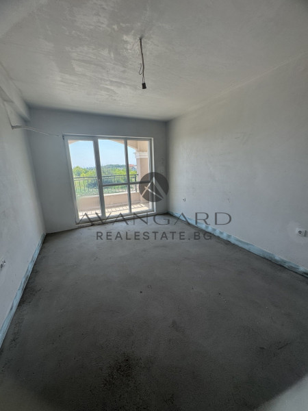 A spacious three bedroom in a luxury building with Act 16