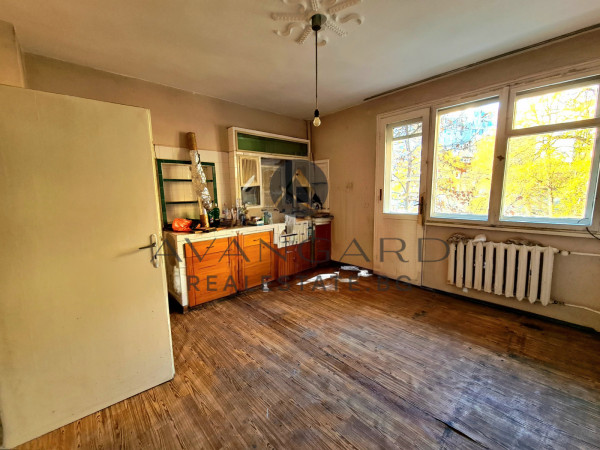 Top location! Two -bedroom second police station