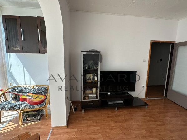 Spacious two -bedroom / real square footage / south exposure