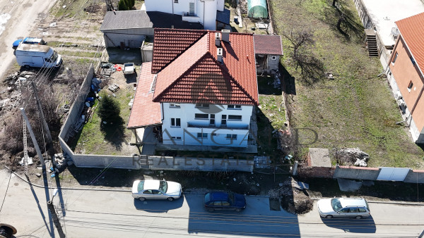 A single -family three -storey house in Skutare