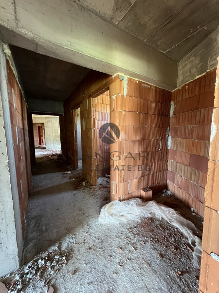 Тристаен Модър