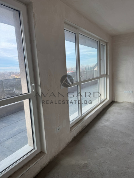 THREE-ROOM APARTMENT! ROAD BASE!