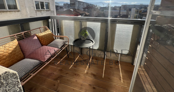 LUXURIOUSLY FURNISHED MULTI-ROOM APARTMENT