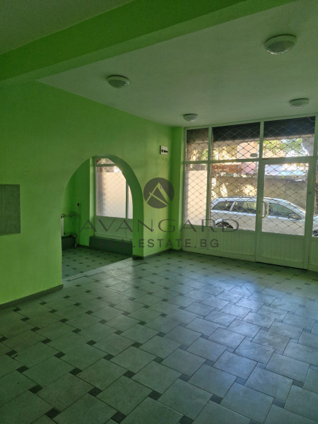 ПРОСТОРЕН МАГАЗИН В КЪРШИЯКА