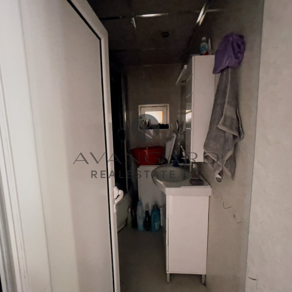 House/Business with built-up area of ​​976 square meters in the village of Markovo