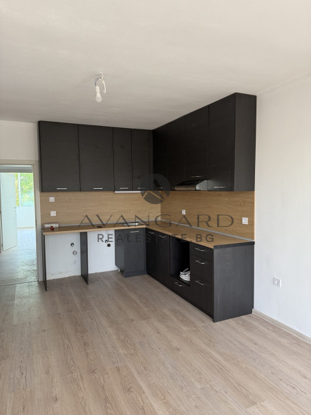 Тристаен РЕАЛНА КВАДРАТУРА ЕМЕМЕНТО