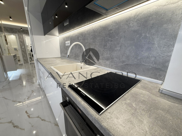 LUXURIOUSLY FURNISHED THREE-ROOM APARTMENT!!