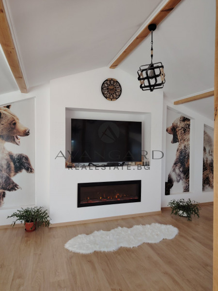 Three-storey house / Brestovitsa